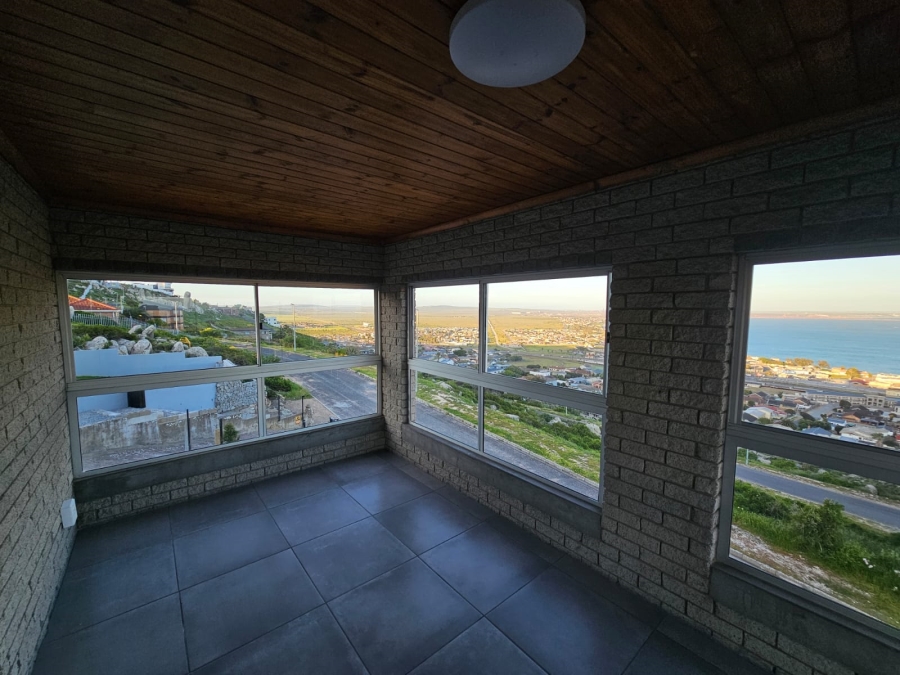 To Let 5 Bedroom Property for Rent in Saldanha Heights Western Cape